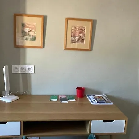 Au Coeur Du Vieux Au Calme Renove Climatise Confortable Etage Eleve Avec Ascenseur Proche Parking Et Toutes Commodites * Toulon