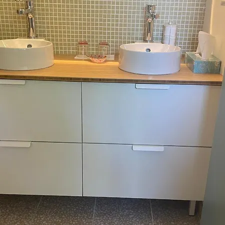Au Coeur Du Vieux Au Calme Renove Climatise Confortable Etage Eleve Avec Ascenseur Proche Parking Et Toutes Commodites Apartman