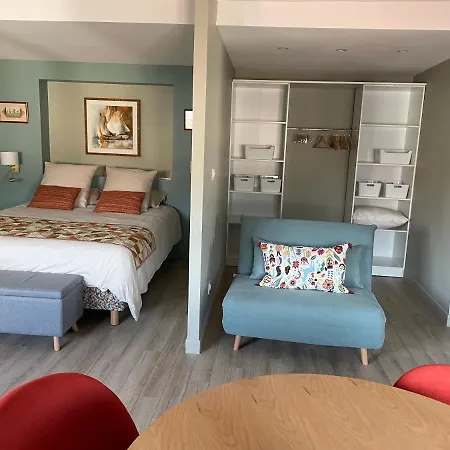 Au Coeur Du Vieux Au Calme Renove Climatise Confortable Etage Eleve Avec Ascenseur Proche Parking Et Toutes Commodites *