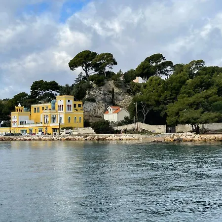 Au Coeur Du Vieux Toulon: Renovated Calm Oasis With Elevator *