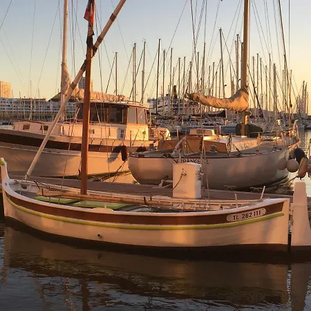 Au Coeur Du Vieux Toulon: Renovated Calm Oasis With Elevator Apartment