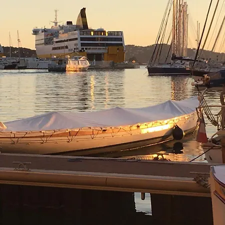 Au Coeur Du Vieux Toulon: Renovated Calm Oasis With Elevator Apartment Toulon