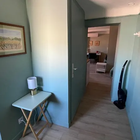 Apartment Au Coeur Du Vieux Toulon: Renovated Calm Oasis With Elevator Toulon