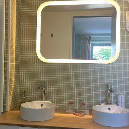 Apartment Au Coeur Du Vieux Toulon: Renovated Calm Oasis With Elevator