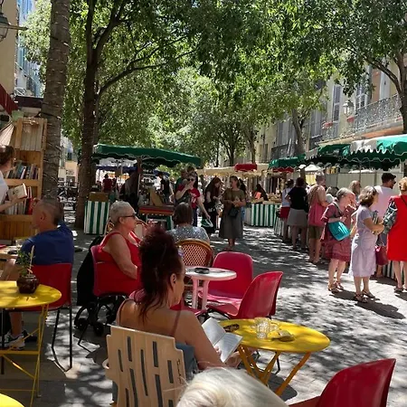 Au Coeur Du Vieux Toulon: Renovated Calm Oasis With Elevator Toulon