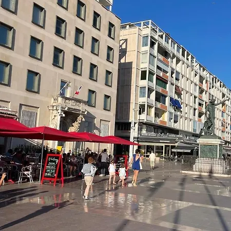 Apartment Au Coeur Du Vieux Toulon: Renovated Calm Oasis With Elevator *
