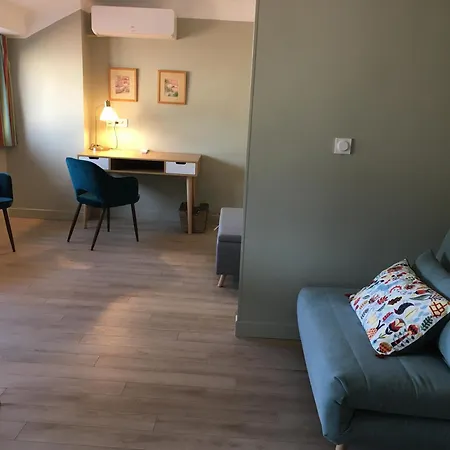 Au Coeur Du Vieux Toulon: Renovated Calm Oasis With Elevator * Toulon