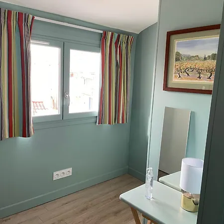 Apartment Au Coeur Du Vieux Toulon: Renovated Calm Oasis With Elevator *