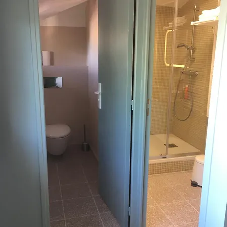 Au Coeur Du Vieux Toulon: Renovated Calm Oasis With Elevator Apartment *