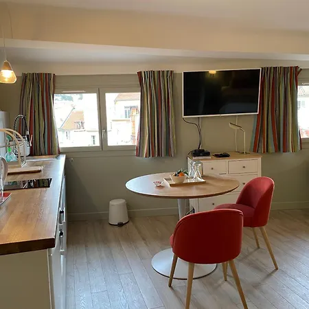 Au Coeur Du Vieux Toulon: Renovated Calm Oasis With Elevator Apartment Toulon