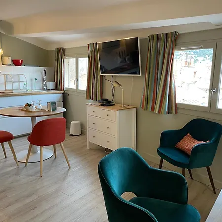 Au Coeur Du Vieux Toulon: Renovated Calm Oasis With Elevator *